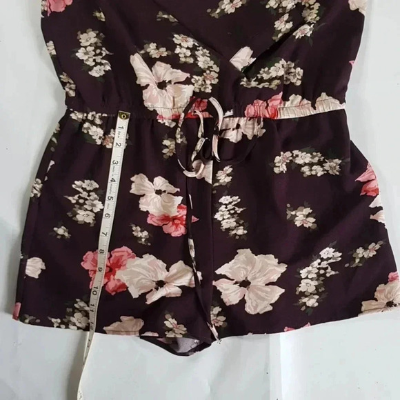 Cupcakes & Cashmere Romper Floral Wine sz  M - Picture 10 of 12